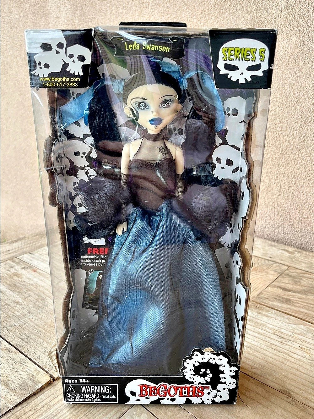 BeGoths Leda Swanson Series 5 Doll Black & Blue NWT